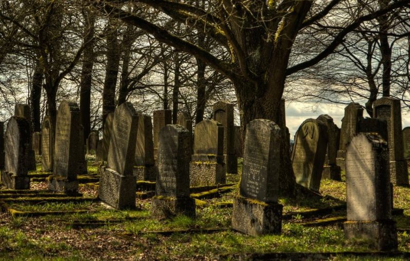 funeral homes in Zeeland, MI